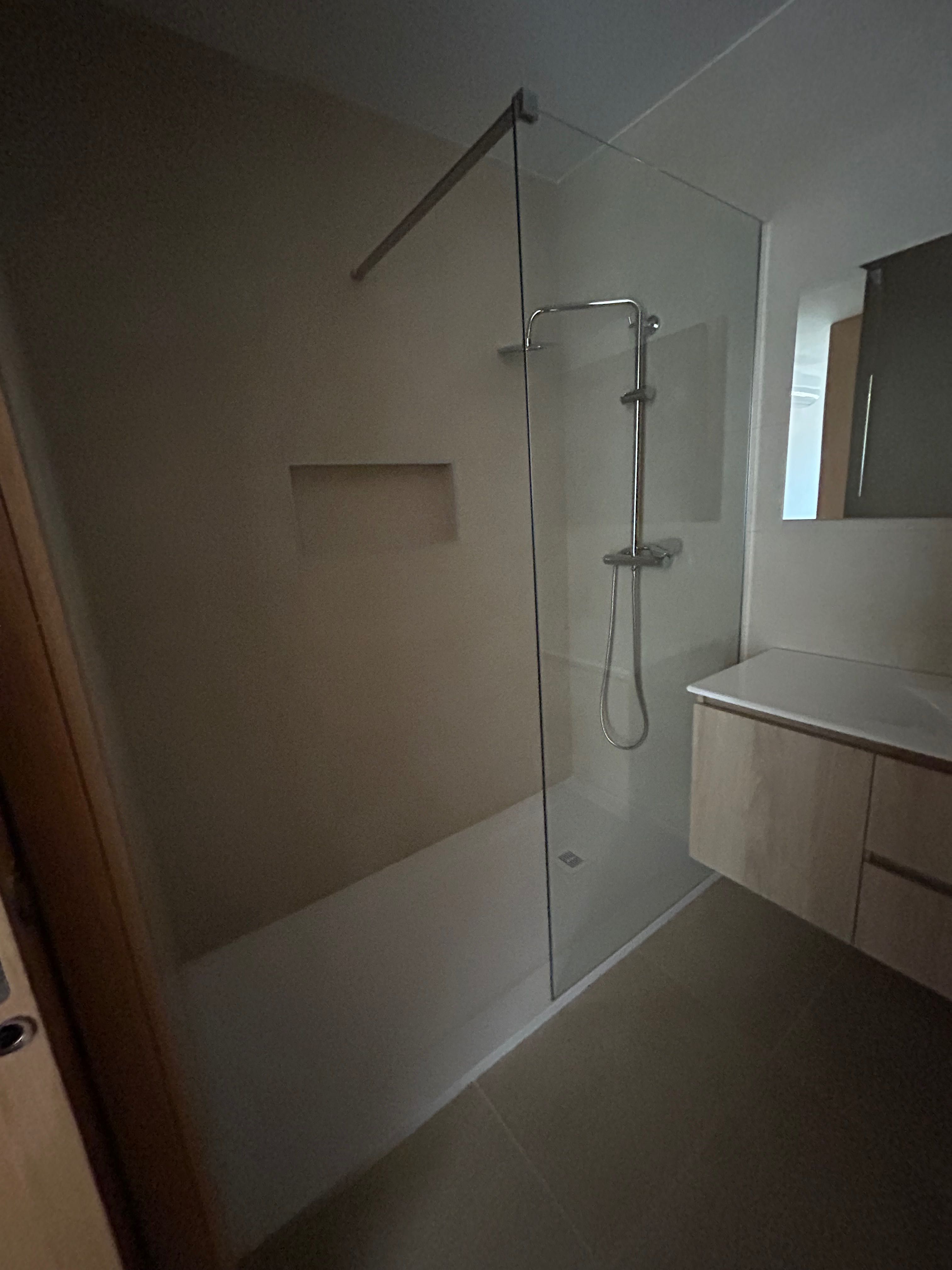 Alugo apartamento Novo com garagem junto à estação de Nine
