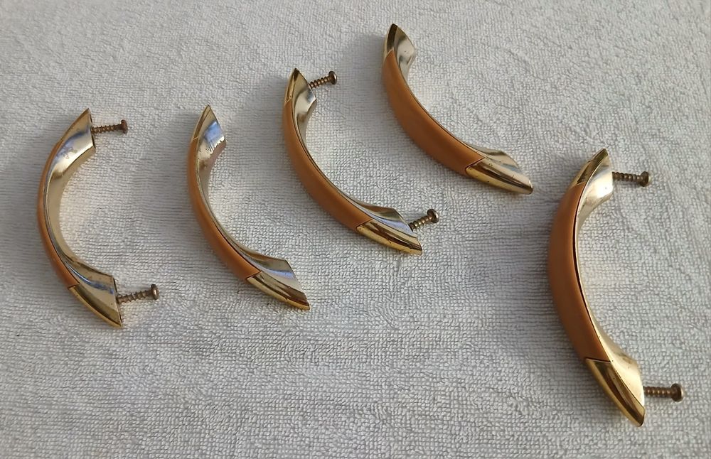 5 Puxadores em Plastico   para Moveis