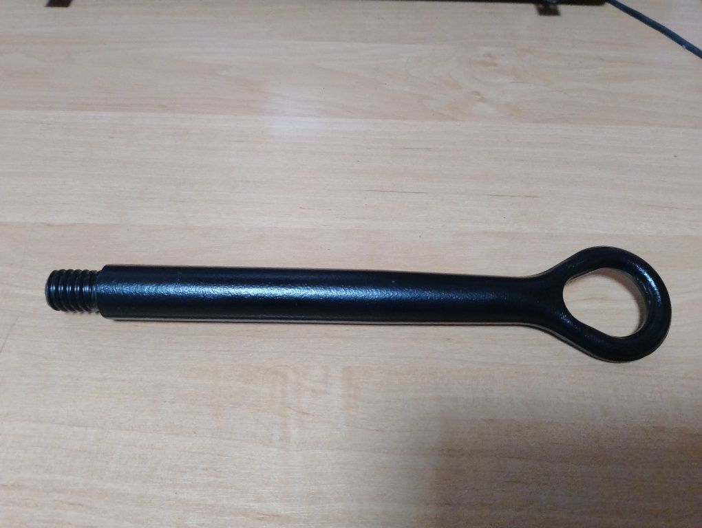Буксировочный крюк Toyota RAV4