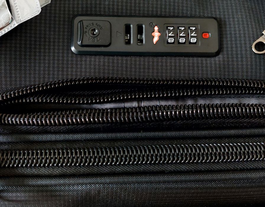 Валіза на колесах велика