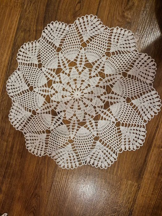 Serwetki ręcznie wykonane na szydełku