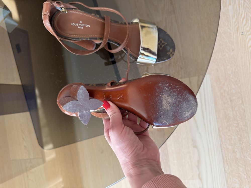 Продам. Босоніжки Louis Vuitton, оригінал, розмір 39