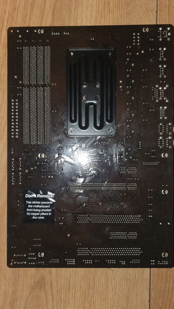 ASRock 970 Pro3 + Athlon II X3 435 + DDR3 2GB mały defekt.