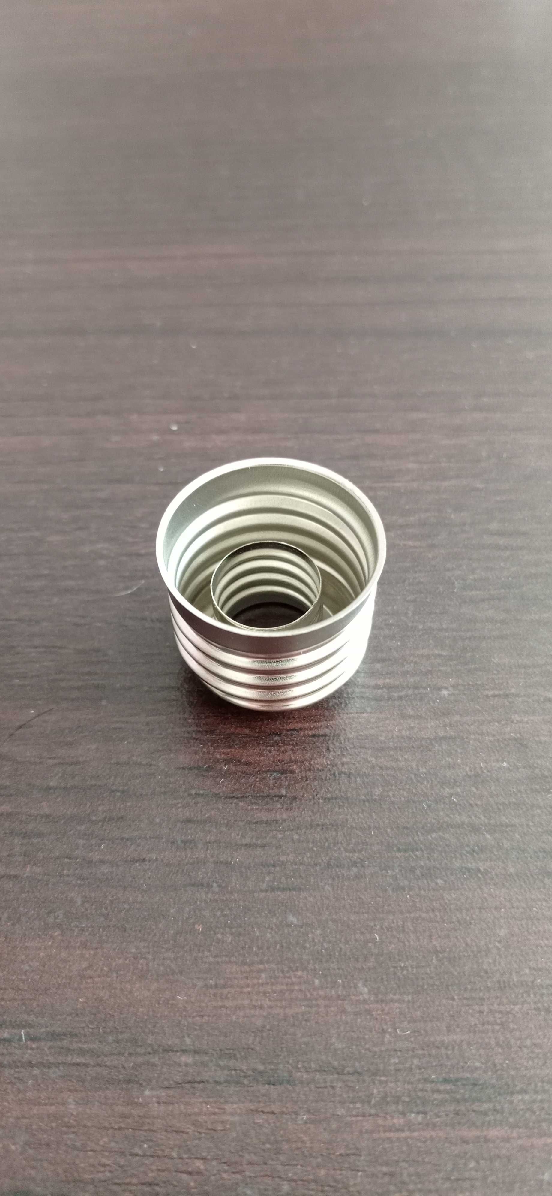 Adapter żarówki. Przejściówka E27 do E14