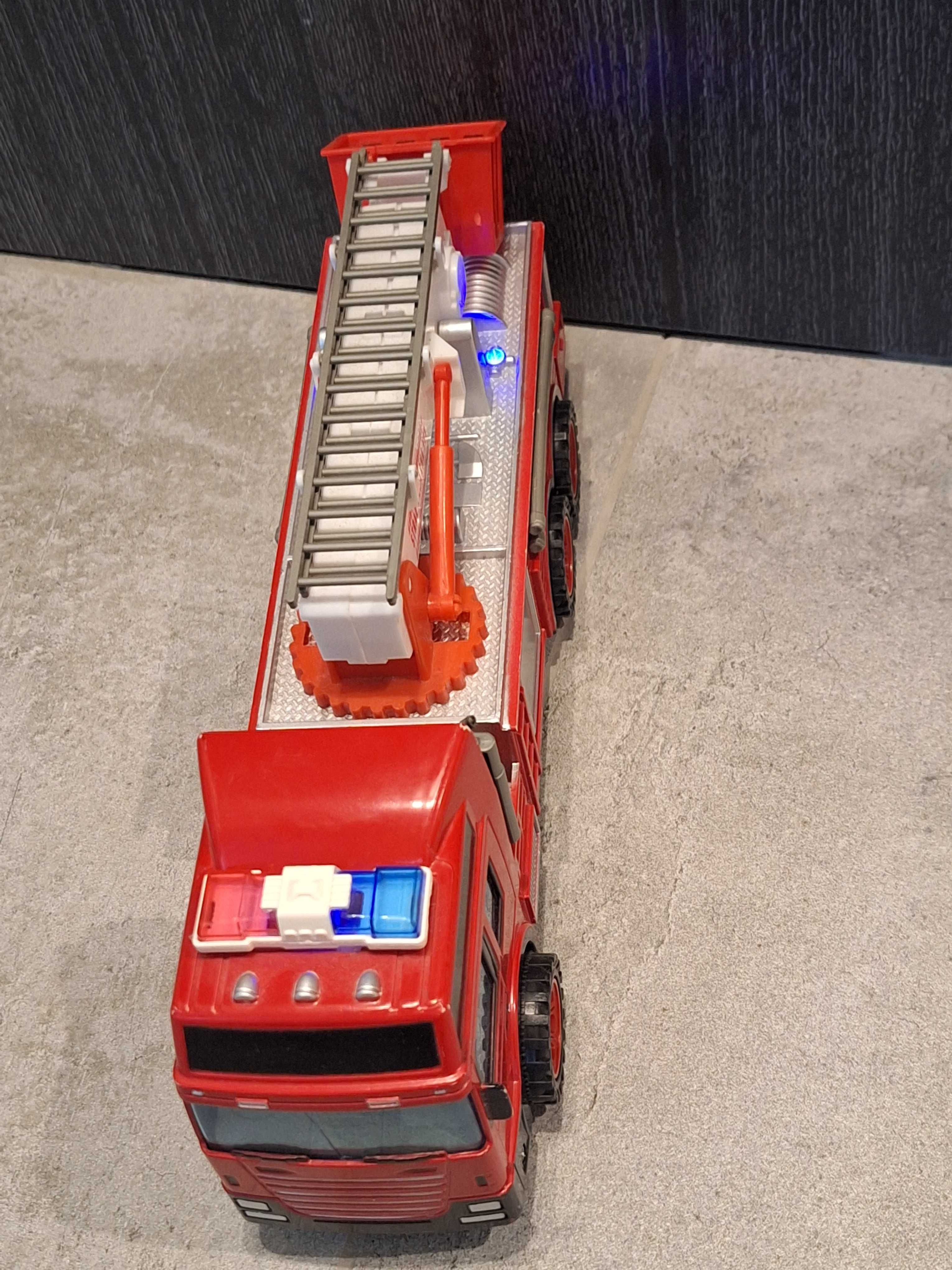 Straż pożarna Wóz strażacki z drabiną