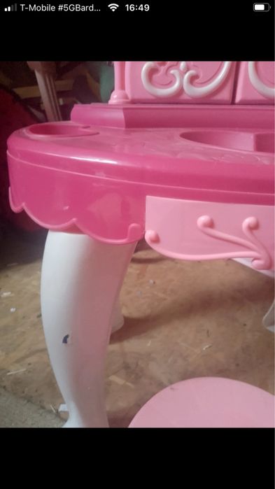 Różowa toaletka z różdżką