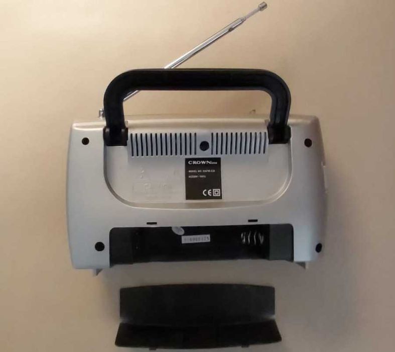 Rádio portátil Crown AM/FM (AC/DC) + Lanterna a pilhas