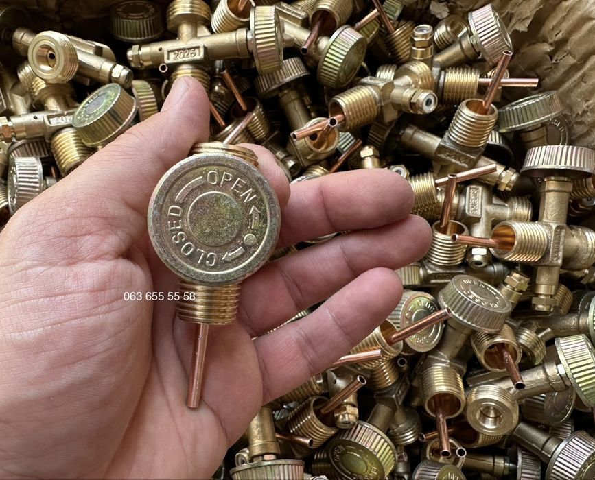 Кран (вентиль) для туристических газовых баллонов с трубочкой
