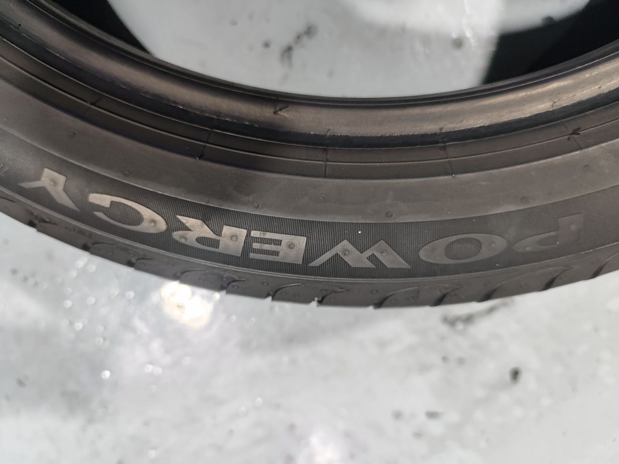 2 pneus semi novos 245-40R18 Pirelli - Oferta dos Portes