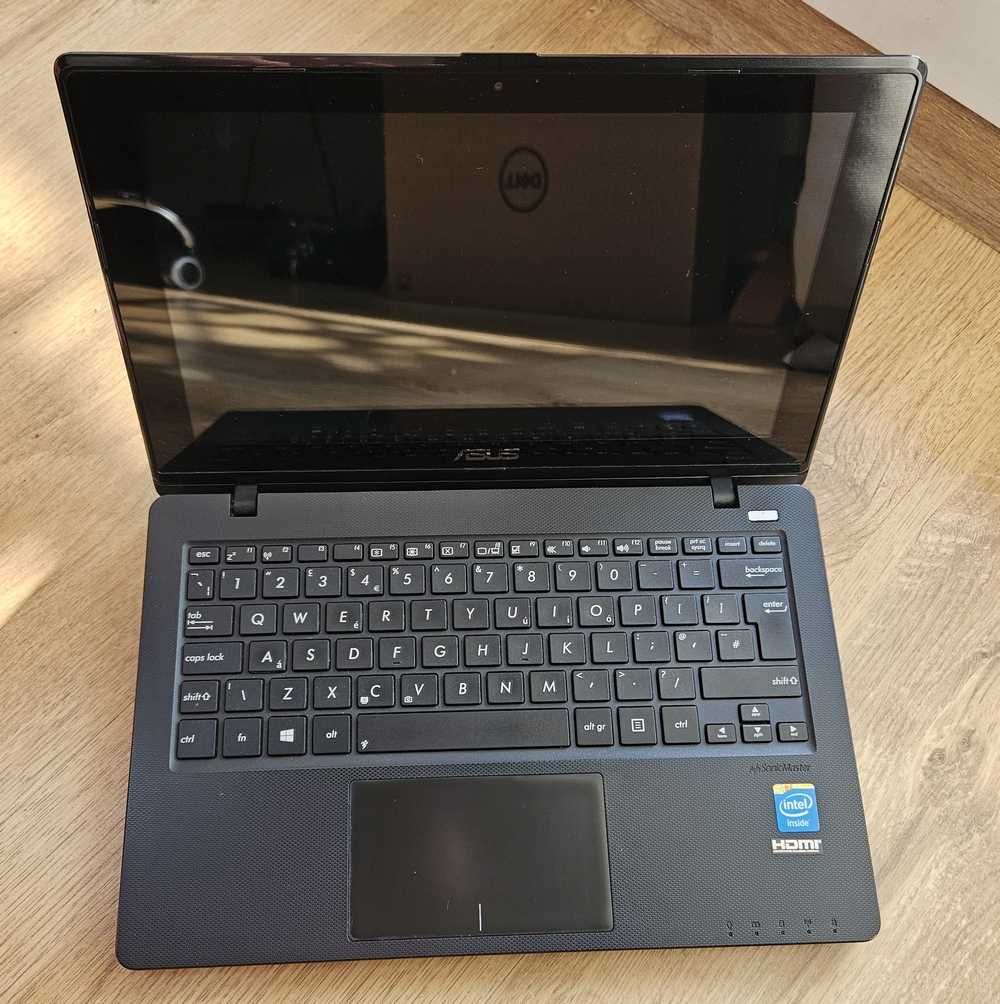 Laptop Asus X200CA dotykowy ekran 11.6", szybkie Wifi, SSD