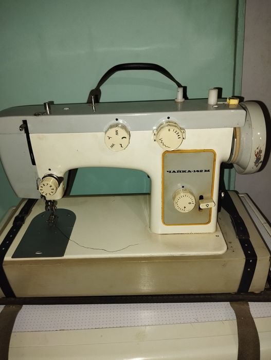 Швейная машинка чайка 142 м