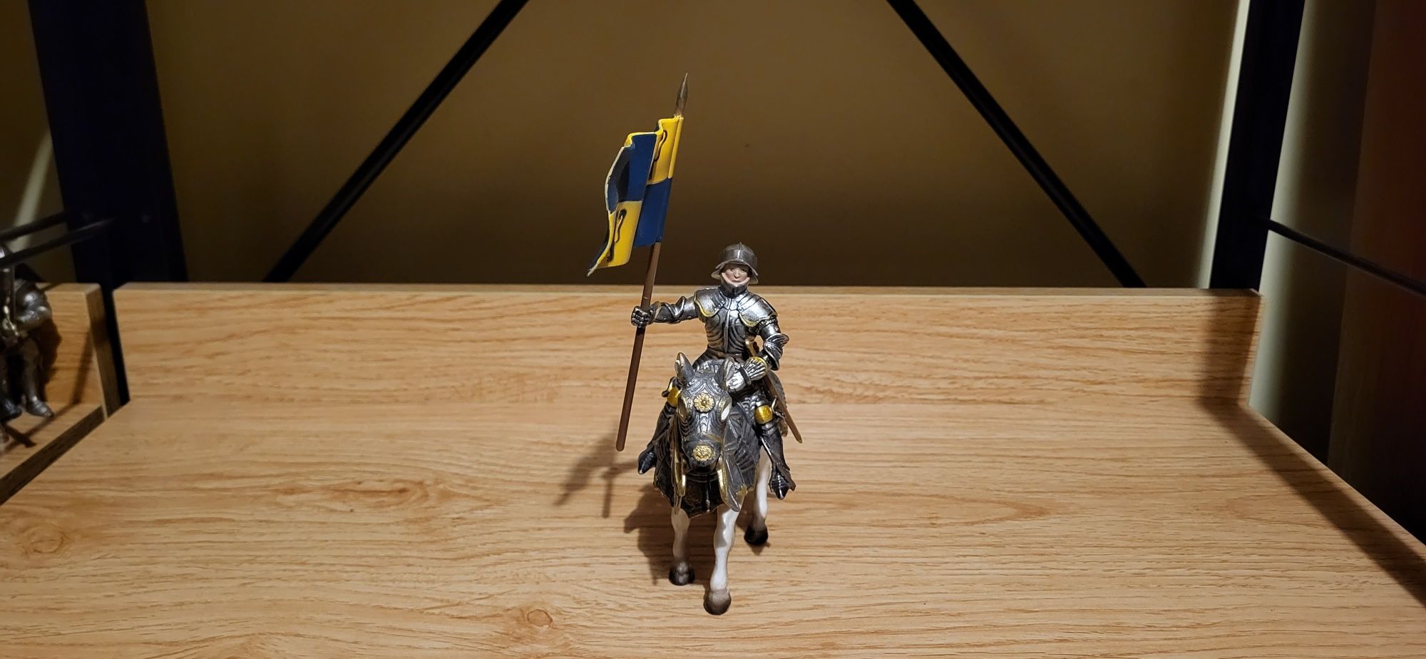 Schleich rycerz chorąży na koniu figurki unikat wycofany z 2003 r.