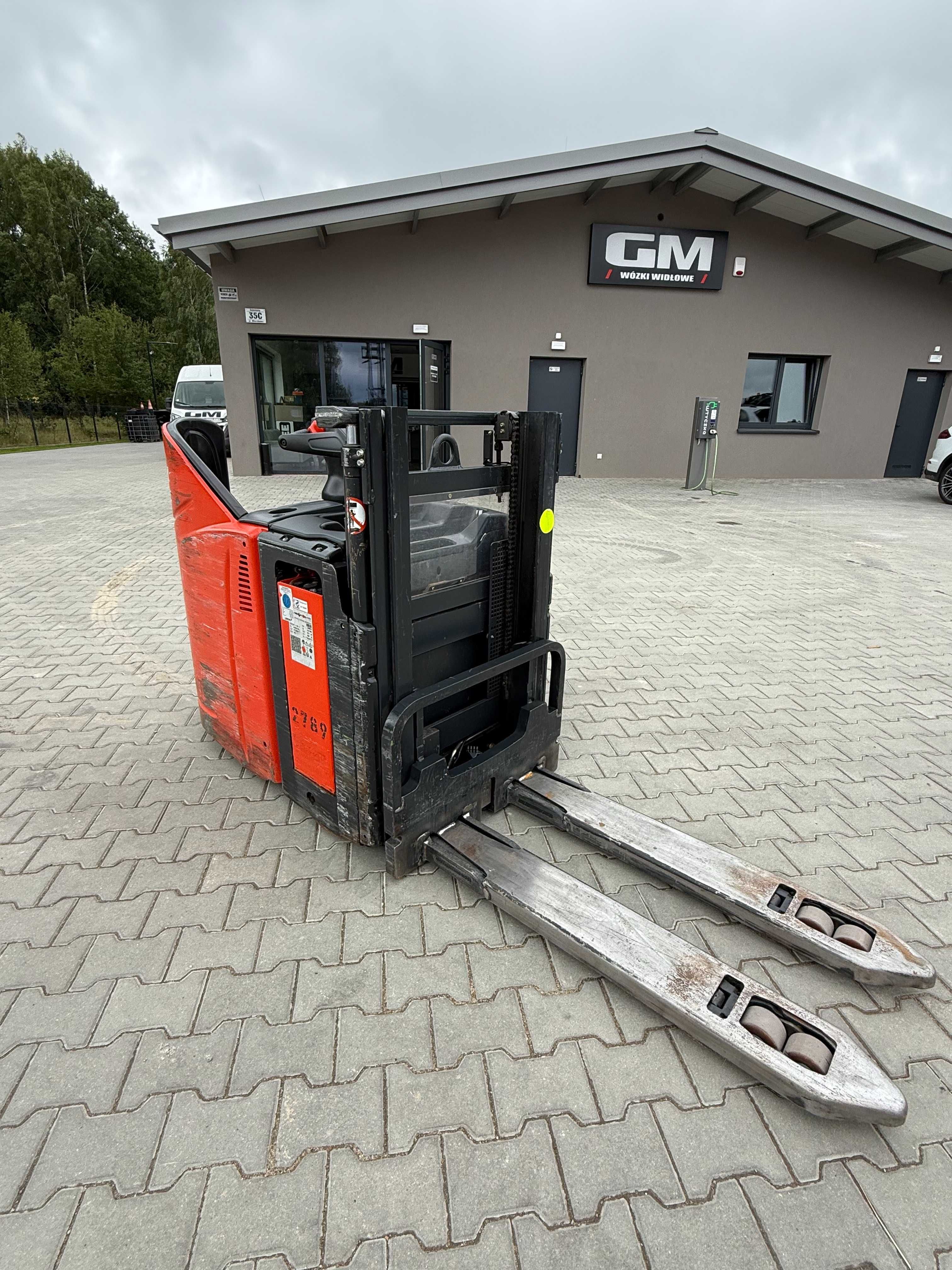 Wózek Paletowy Linde L12SP 2012 z Masztem 1,7m