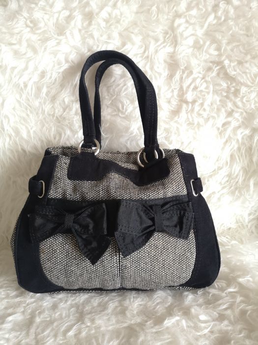 Carteira de Mão preta e branca