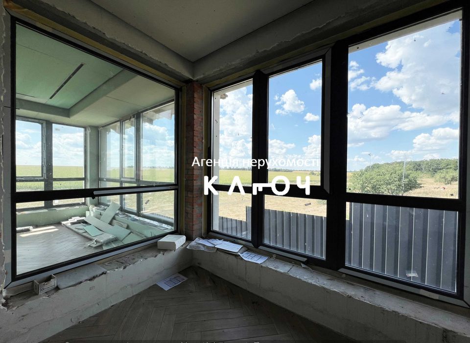 Продам сучасний будинок в мальовничому місці.