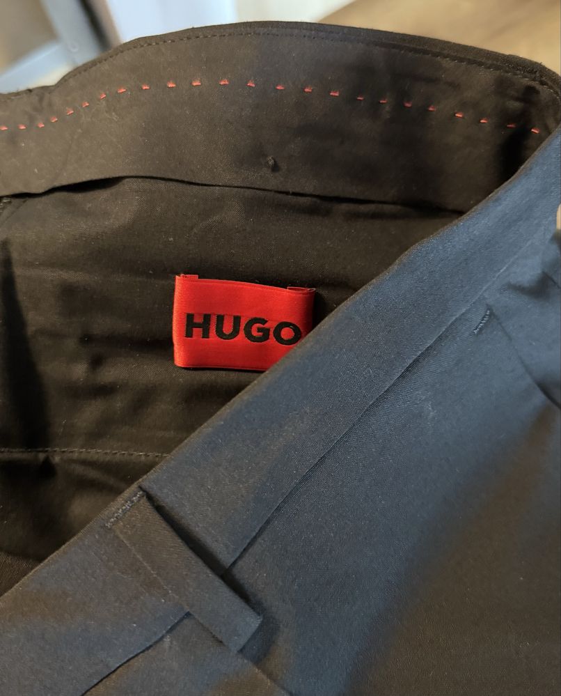 Hugo spodnie garniturowe o wąskim kroju, elastyczne roz. 52 slim fit