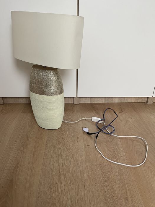 Lampa w stylu glamour.
