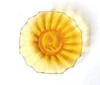 Talerz spodek żółte szkło szlifowany w kwiaty