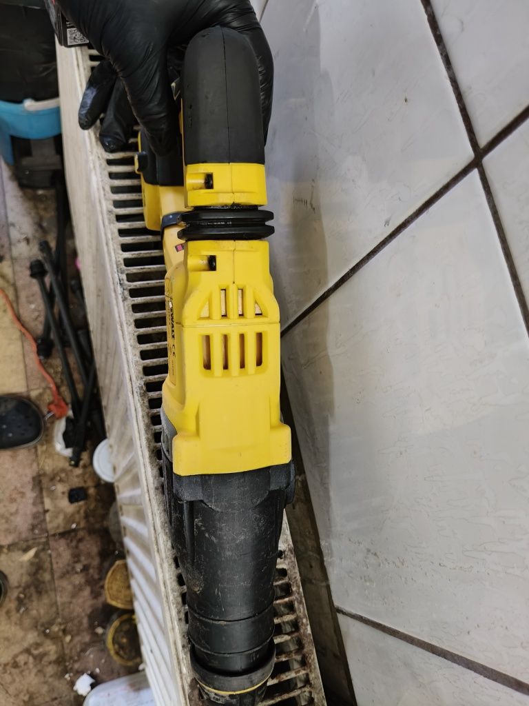 DeWalt młotowiertarka SDS plus dch263