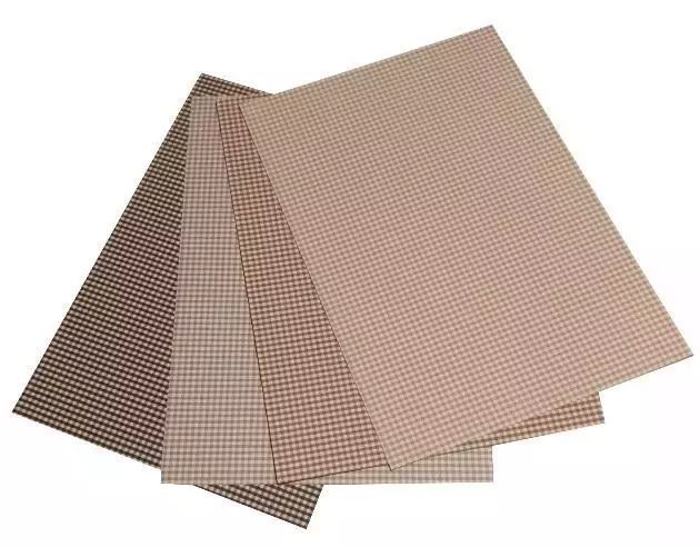 Karton obustronny kratka 300g 24x34cm 4 ark