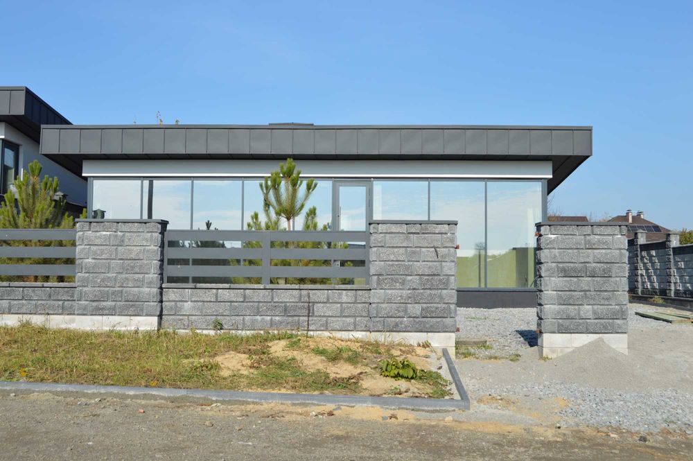 Будинок з фальцевим дахом та панорамним заскленням 75м² та 4 сот Тинне