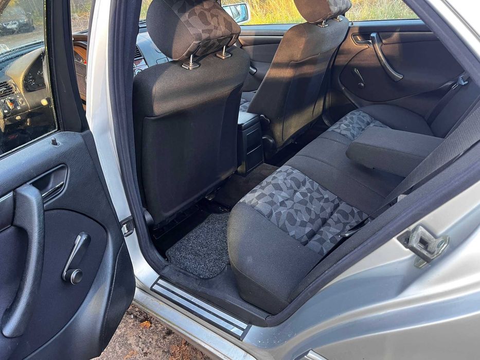 Mercedes benz W 202 Classic  C220 CDI  125 KM