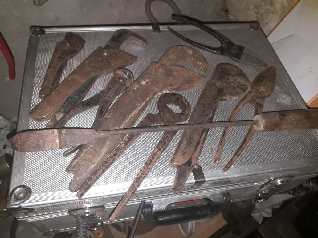 Stare narzędzia klucze,cegi,strugi