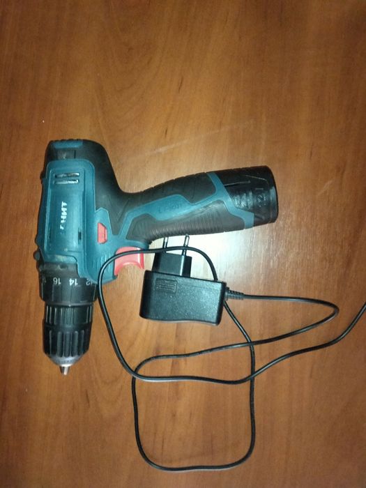 Акумуляторний шуруповерт