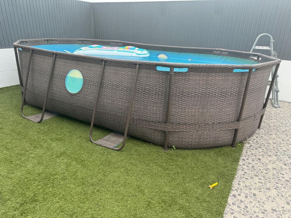 Piscina Oval tubular Bestway®