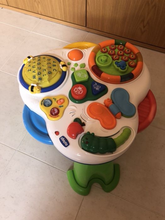 Mesa actividades chicco