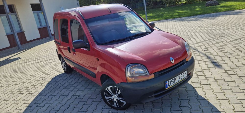 Renault  KANGOO niski przebieg! 1.4 benzyna  GARAŻOWANY