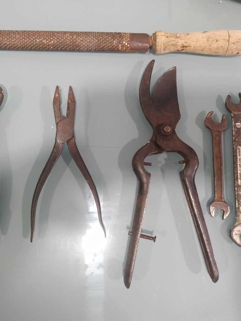 Conjunto de 8 ferramentas antigas.  12€ o conjunto.