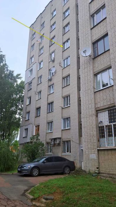 Велика кімната 17 м2  в гуртожитку  район "Hollywood" СМ