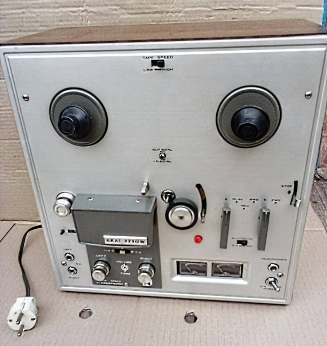AKAI 1710w в робочому стані.