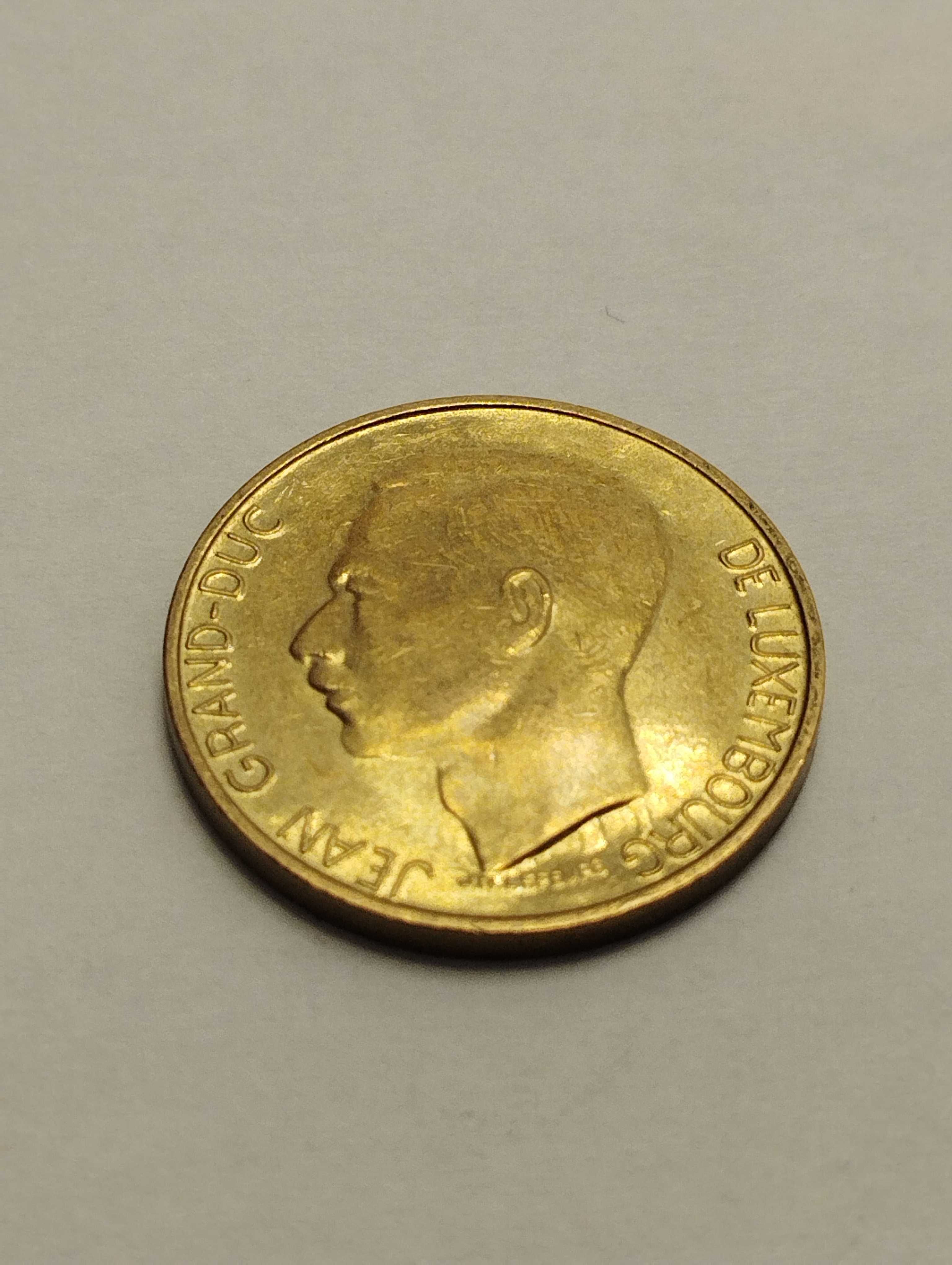 Sprzedam monetę Luksemburg 5 franków 1986r.  super stan Piękna