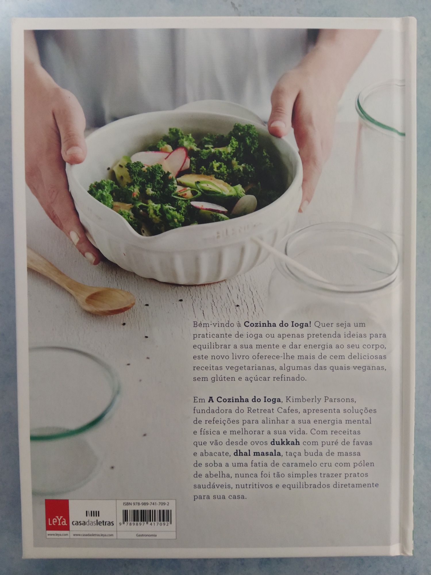 Livro de receitas vegetarianas "A Cozinha do Ioga"