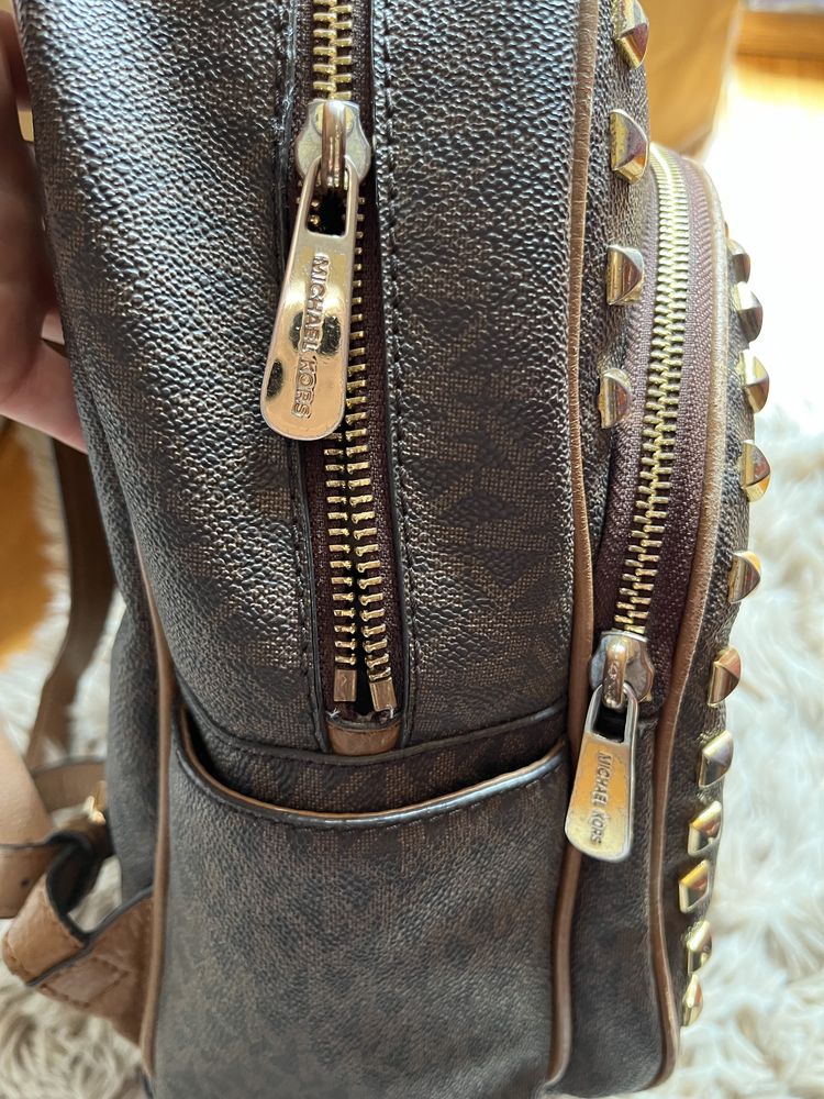 Michael Kors plecaczek rhea plecak brązowy monogram logowany złote