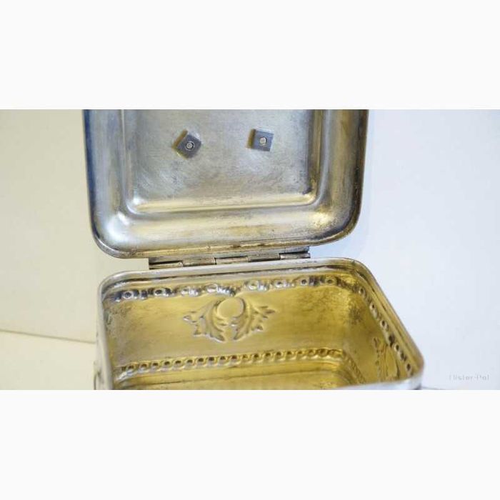 Продам б/в  старовинну  шкатулку.