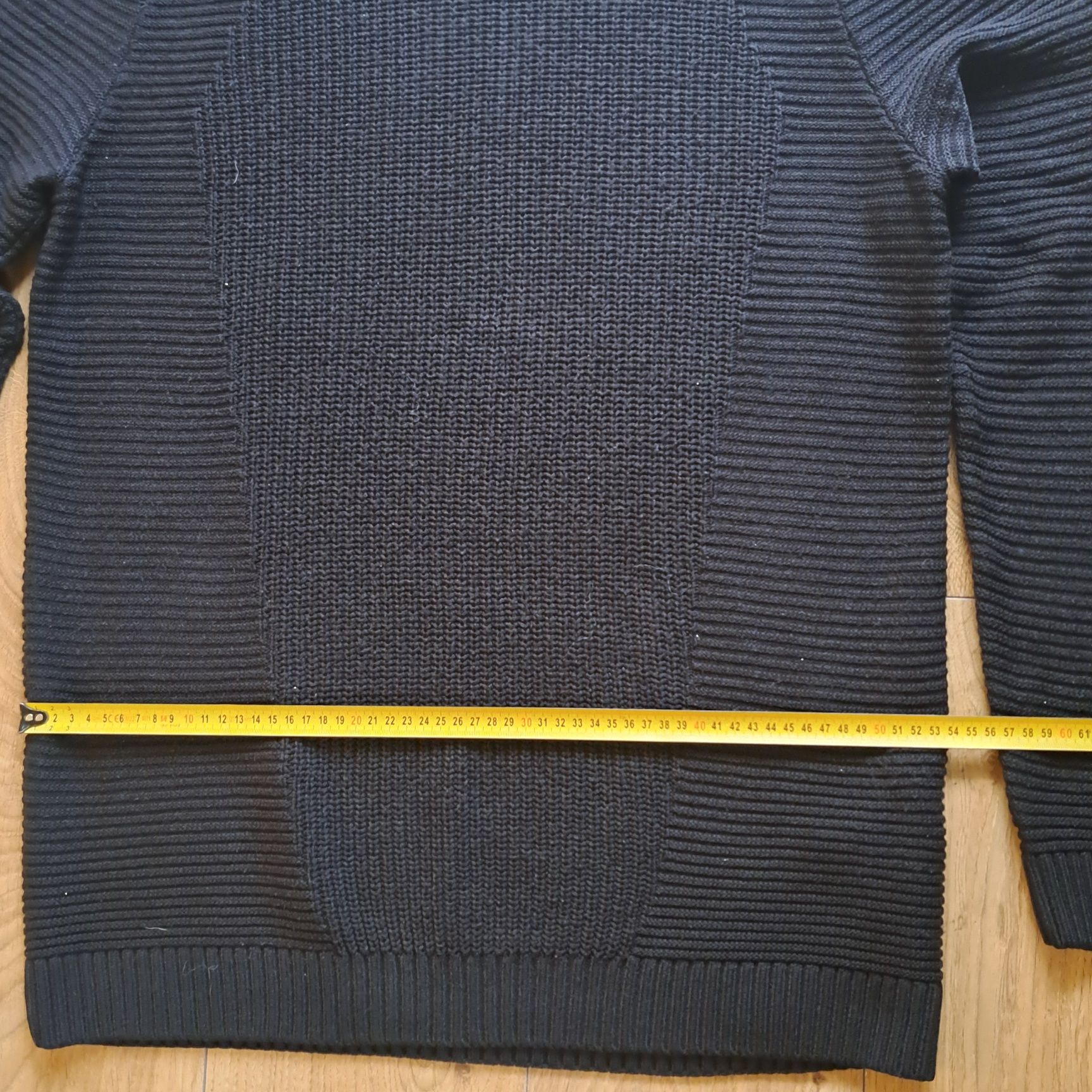 Czarny sweter LC Waikiki XL – klasyka, wygoda, idealny stan!