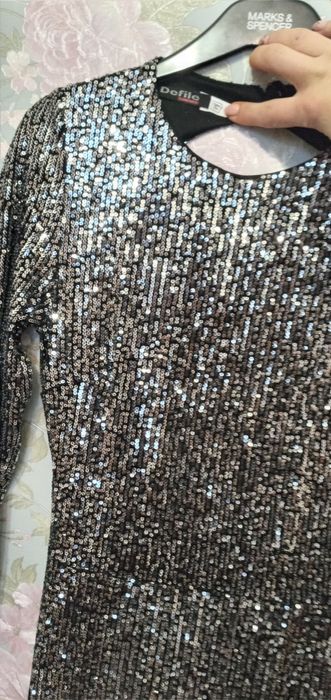 Женское платье в паетках