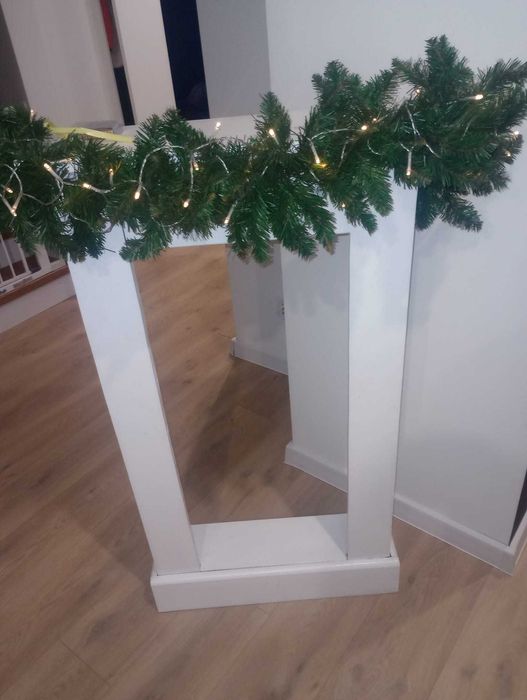 Atrapa kominka biała