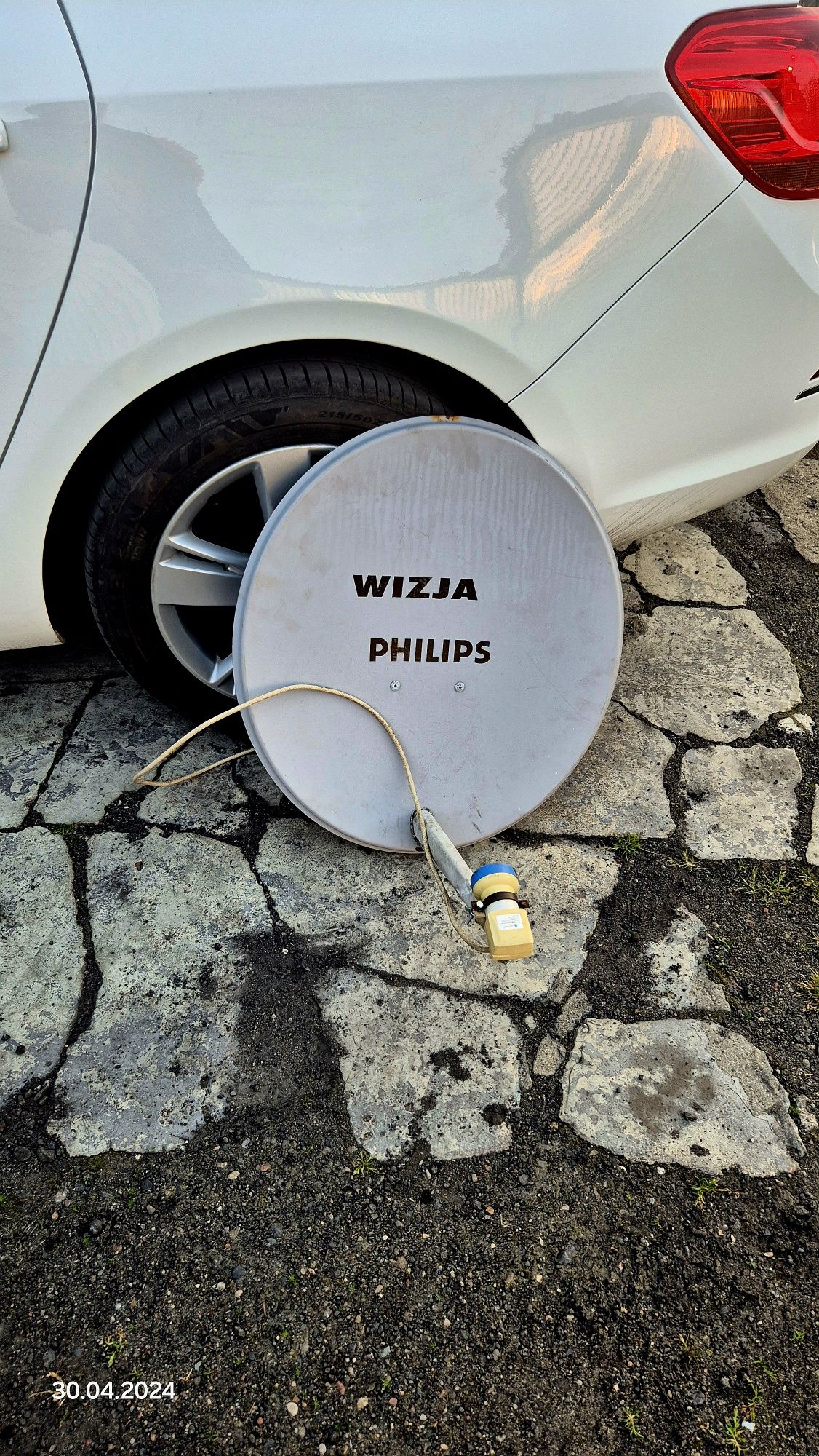 Antena satelitarna z konwektorem