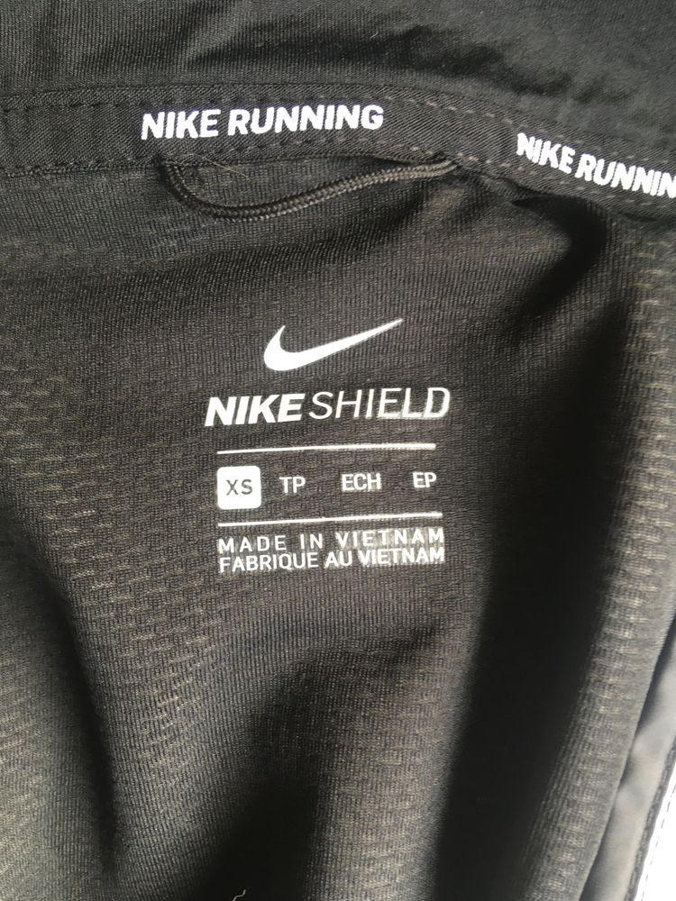 Kurtka do biegania przeciwdeszczowa Nike Shield CQ4864 damska XS