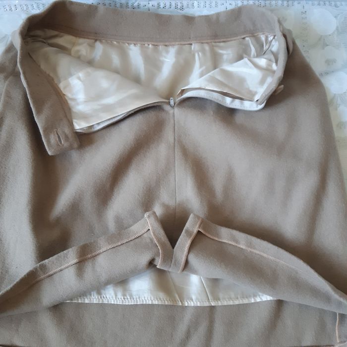 Костюм двойка: юбка + жилет б/у..