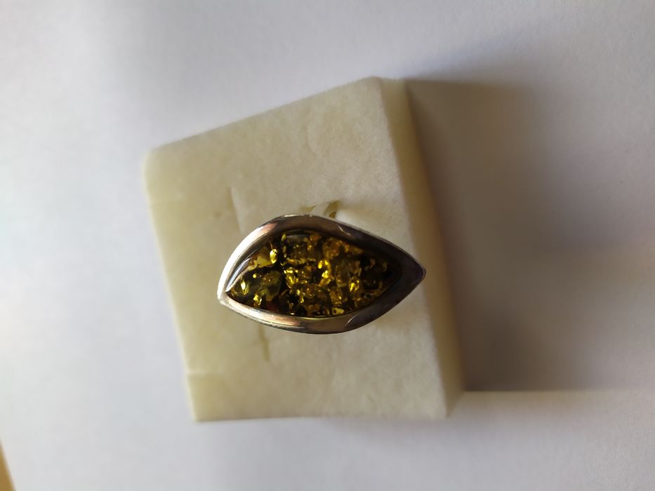 Pierścionki srebrne z bursztynem