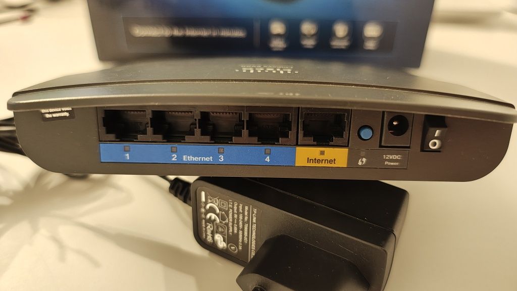 Linksys E900-EE (802.11b/g/n 300Mb/s)