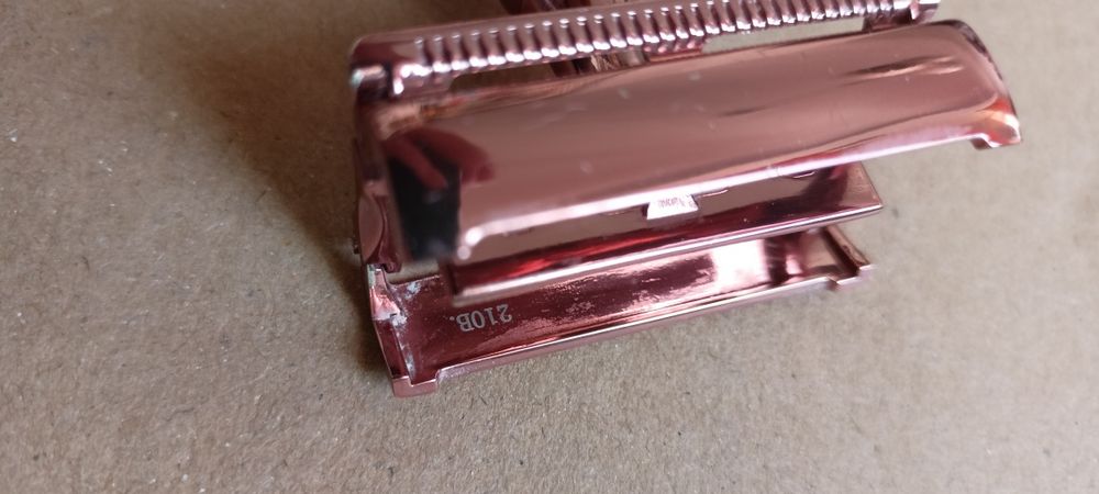 Wilkinson Sword Intuition Rose Gold maszynka wielorazowa na żyletki