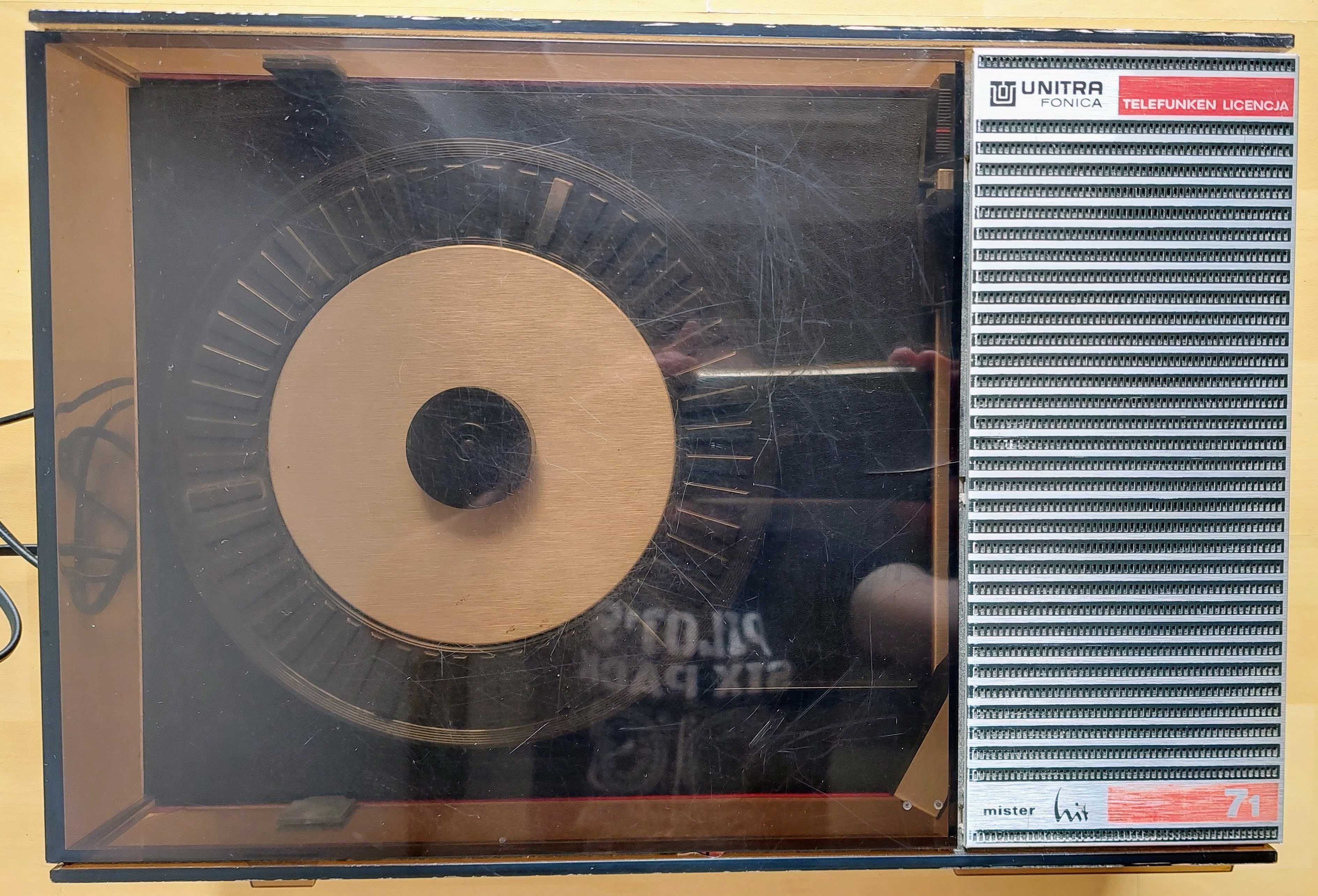 Unitra Fonica Gramofon ze wzmacniaczem TYP WG-400 "Mister Hit 71"  PRL