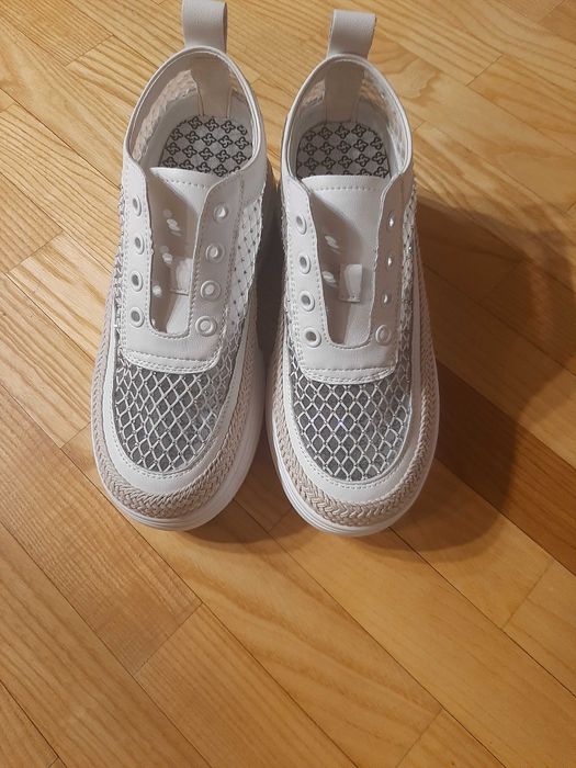 Кросівки жіночі білі шкіра літні з паєтками