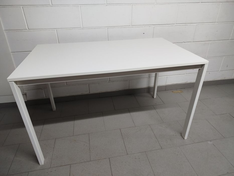 Mesa de apoio branca